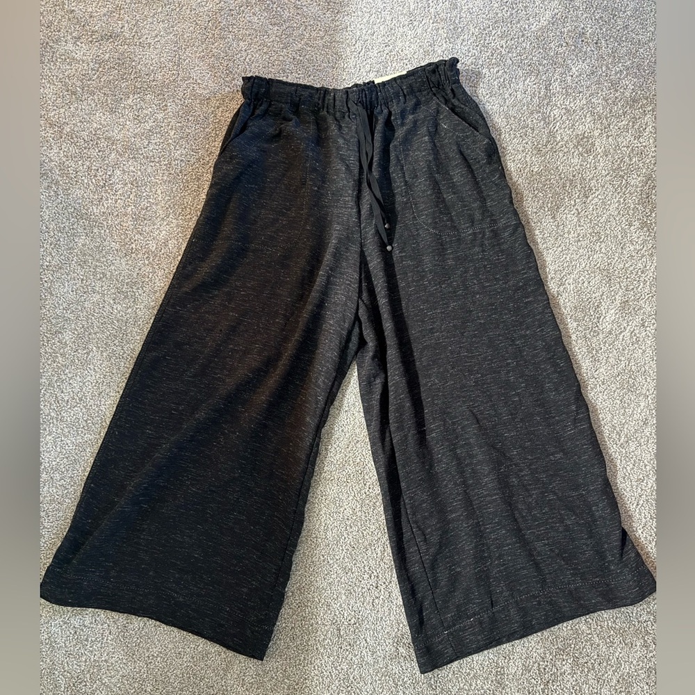 Max Studio Charcoal Wide-Leg Crop Pants